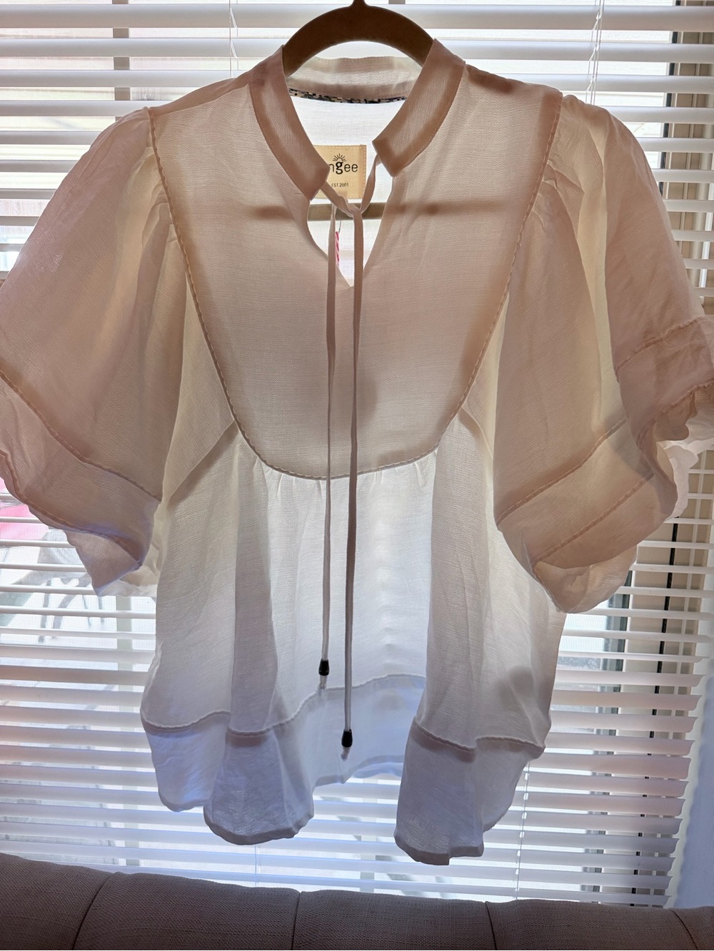 Umgee off-white collared tie neck short puff sleeve woven blouse, size S